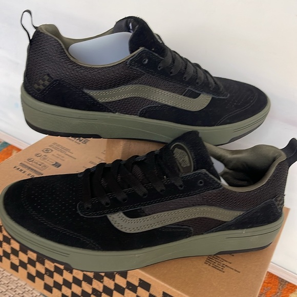 Vans Men’s Zahba
Fatigue/Black
VN0007QQFTB
SNEAKERS - Picture 11 of 16